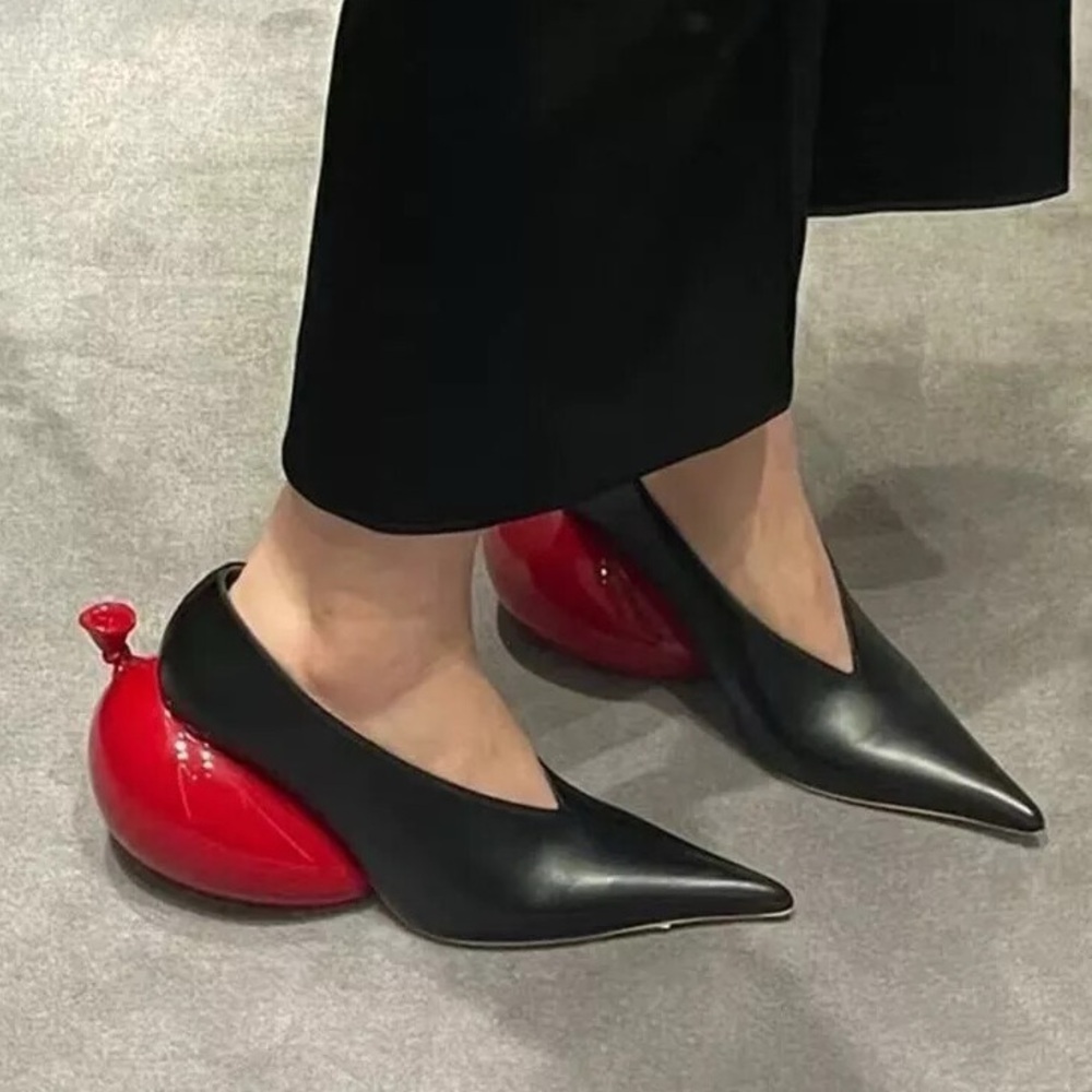 Elegant Avant Garde Balloon Black Women's Pumps
